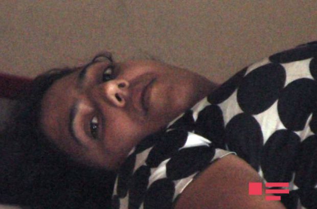 Qoz ağacından yıxılan 25 yaşlı qızın beli sındı