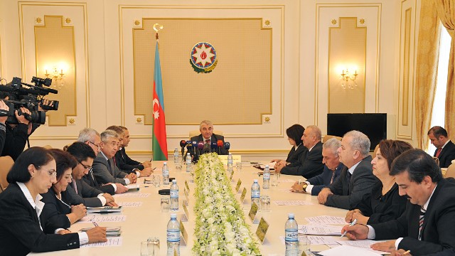 882 nəfər deputatlığa namizəd oldu