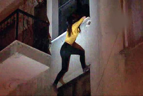 Xətaidə özünü 8-ci mərtəbədən atan qız sağ qaldı