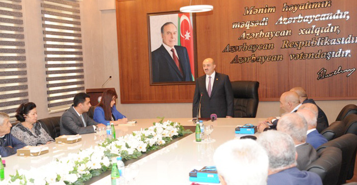 Nəsimi rayon İcra Hakimiyyəti ahıl vətəndaşları təbrik etdi -