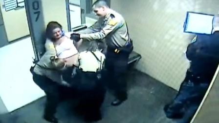 Gənc qadını çılpaq soyundurub işgəncə verdilər