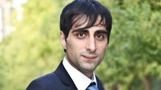 Elşən Gəncəvi DSK-ya 550 imza təqdim etdi