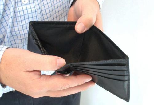 Əhali maaşların gecikdirilməsindən şikayətlənir