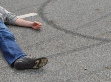 Bakıda piyada özünü maşının altına atdı