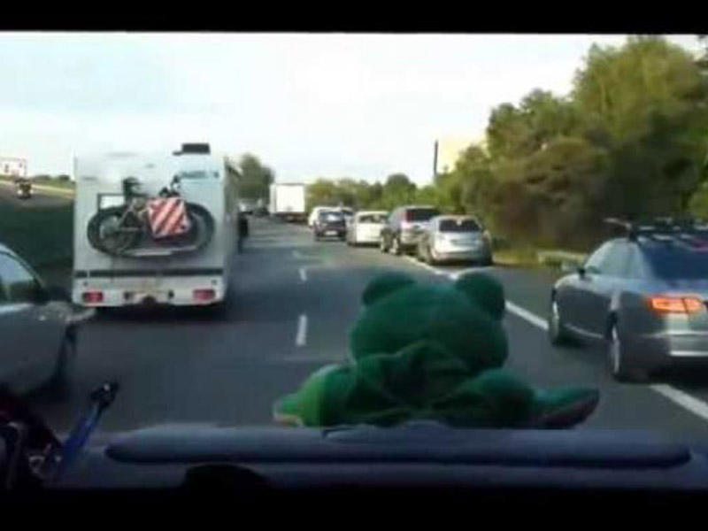 Təcili yardıma yol verməyi bu VİDEOdan öyrənək