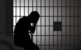 Ana oğlunu polis şöbəsində döydü