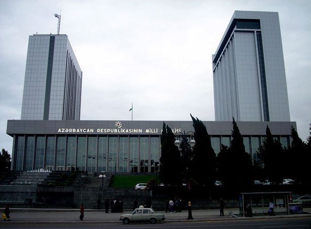 Milli Məclisin IV çağırışda son sessiyası başladı