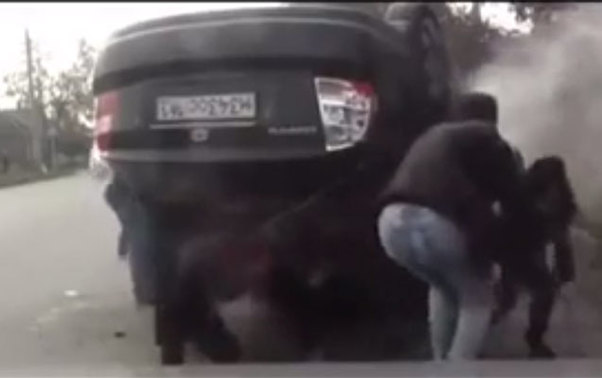 Göygöldə maşın aşdı