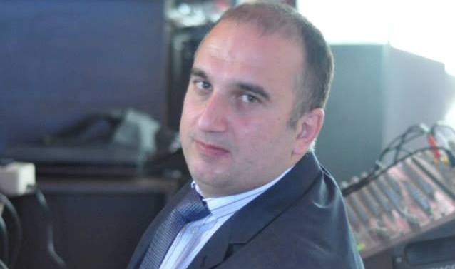 Tüpürdüyünü yalama Serjik, kişi ol!