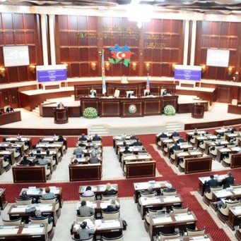 Milli Məclis toplanır