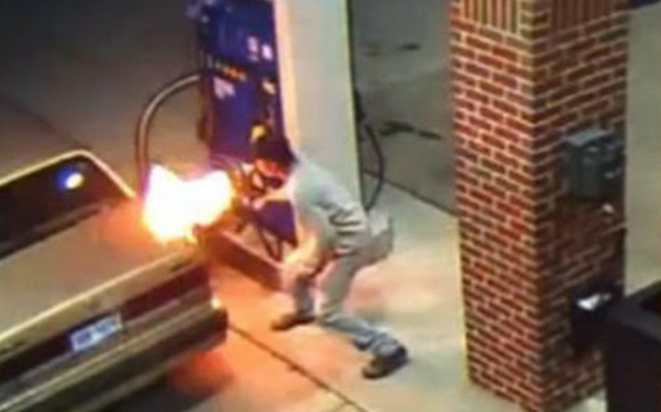 Hörümçək öldürmək istəyən sürücü yanacaqdoldurma məntəqəsini yandırdı