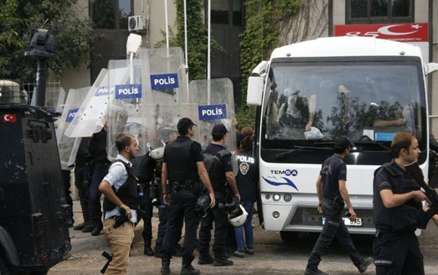 Polis xəbər agentliyinə basqın etdi