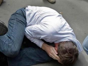 Azərbaycanda oğul atasını armaturla döydü