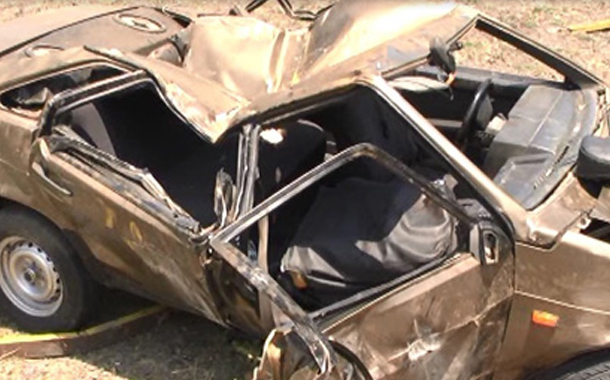 İki maşın toqquşaraq yararsız hala düşdü