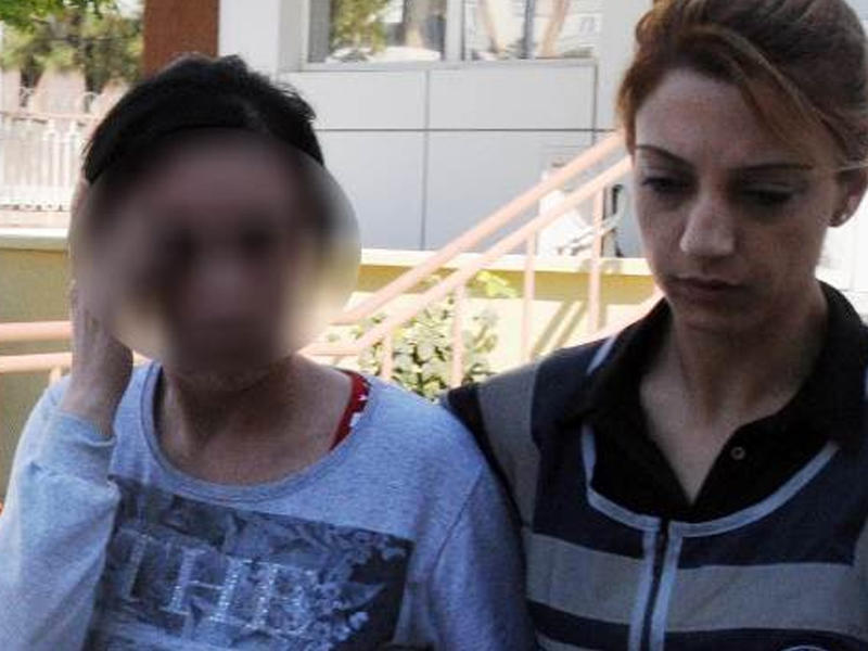 Ana qızını kişilərə satdı