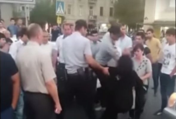 Bakıda polislə dilənçi arasında dava