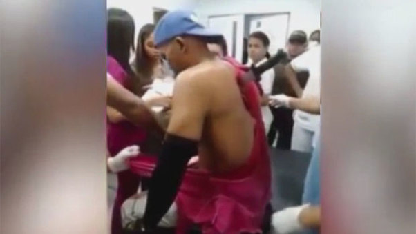 Belində maçete xəstəxanaya gəldi