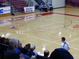 Əl ilə idarə olunan təyyarələrin yarışmasında əsl şou