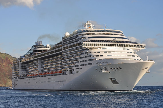 Dünyada ən böyük sərnişin gəmisinin kapitanı görün nə etdi