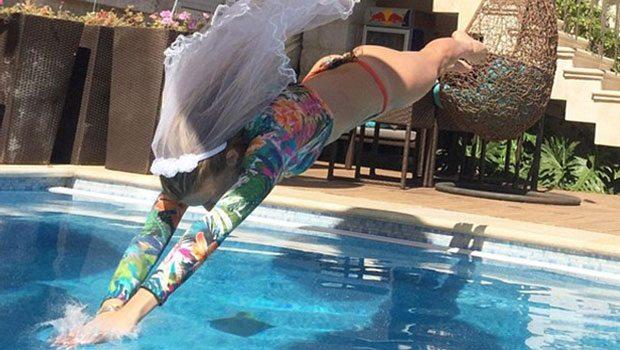 Gəlin toyunda özünü hovuza atdı