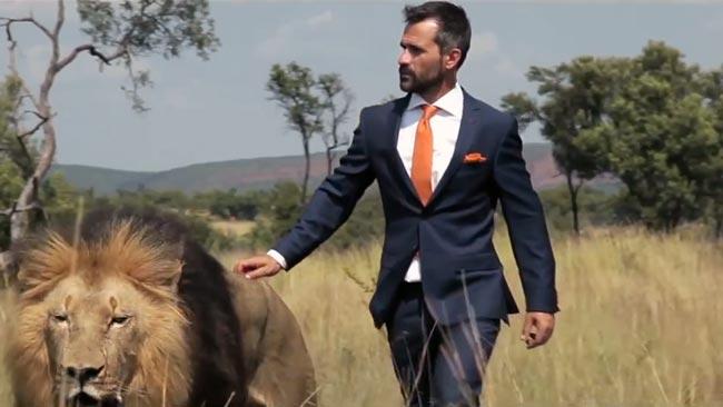 Şirlərlə futbol oynadı: ürəyi zəif olanlar baxmasın