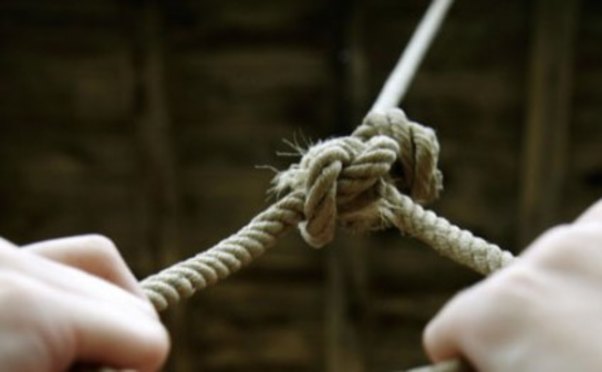 Yevlaxda qadın özünü asdı