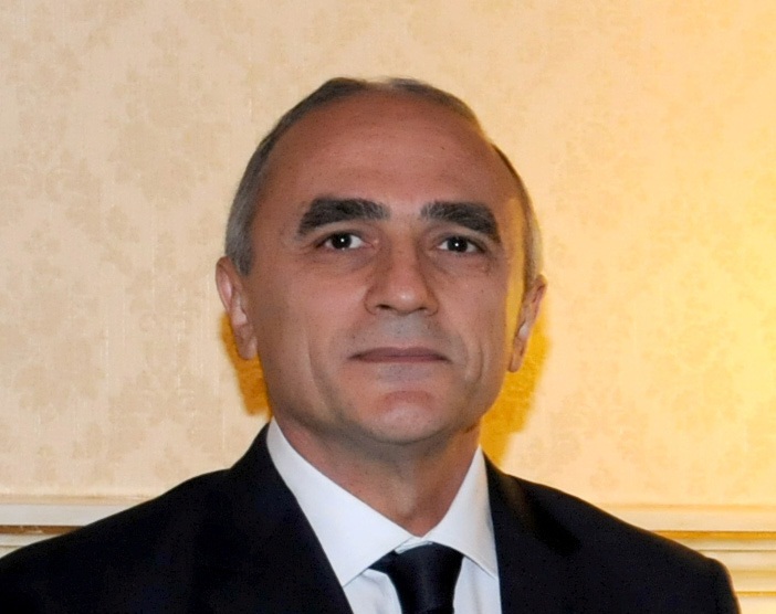 Sərəncamı verilən səfirin vəzifədə qalmasının səbəbləri