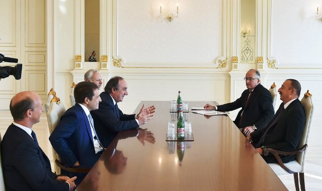 İlham Əliyev şirkət direktorunu qəbul edib