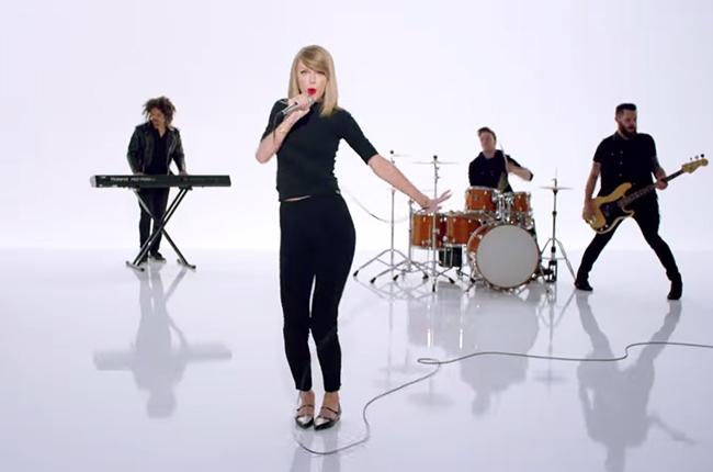 7 yaşlı oğlan müğənnini parodiya etdi