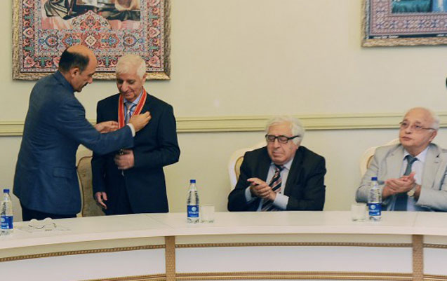 Nazir xalq şairinə “Şərəf” ordenini təqdim etdi