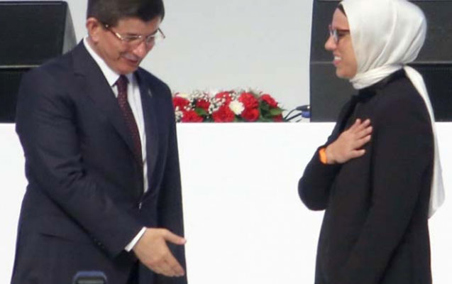 Davudoğlunun əli havada qaldı