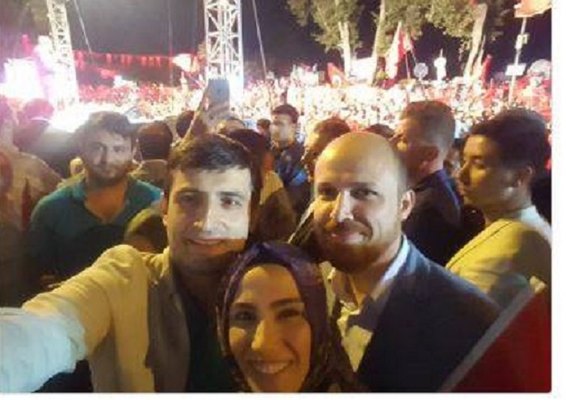 Ərdoğanın ailəsi gecəni meydanlarda keçirdi