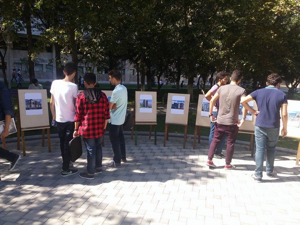 İlk sərgi baş tutdu