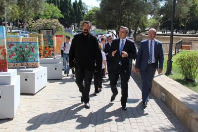 Stiven Siqal İçərişəhəri gəzdi