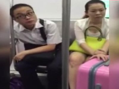 Polis metrodakı bu əxlaqsızı axtarır - VİDEO