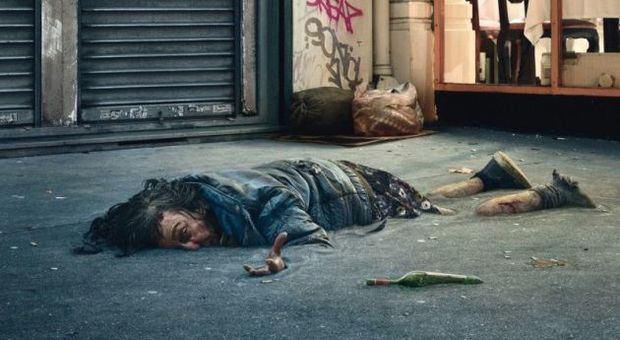 Hindistanda içkili kişini diri-diri “asfaltladılar”