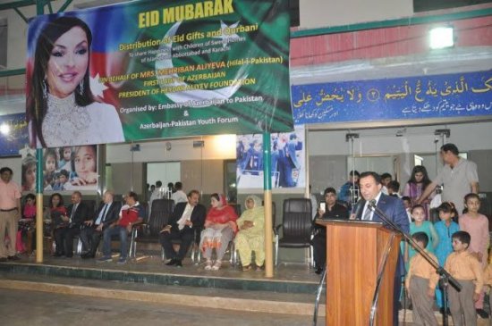 Mehriban Əliyeva Pakistanda yetim uşaqlara qurban kəsdirib