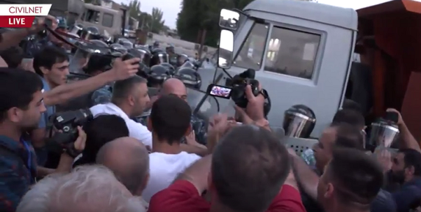 İrəvanda vəziyyət gərgindir