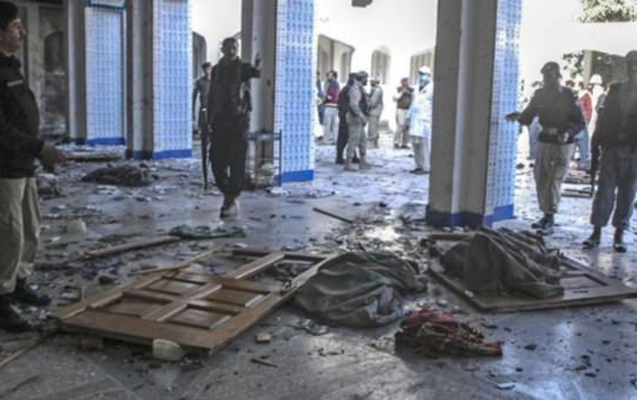 Namaz vaxtı məscidə hücum -