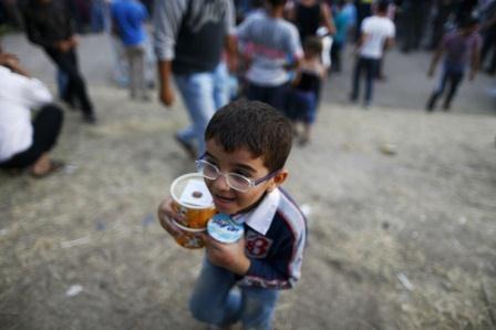 Türklər suriyalılar üçün neçə milyardından keçib?