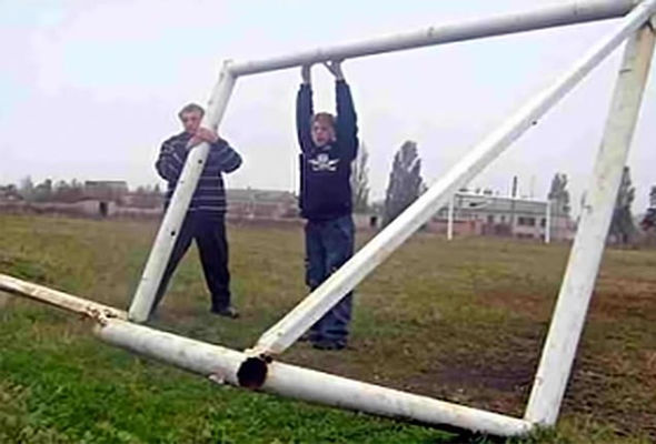 Göygöldə bədbəxt hadisə: Futbol qapısı şagirdin üzərinə aşdı