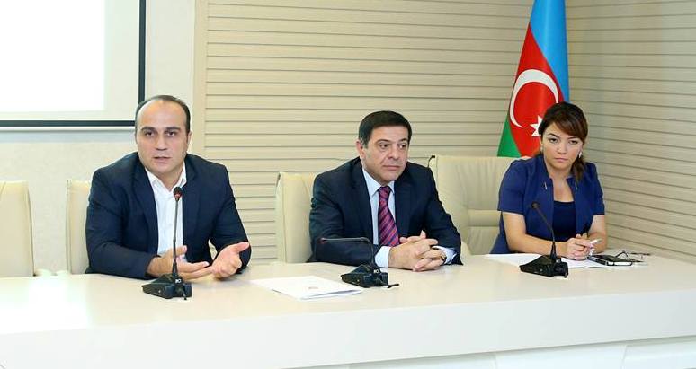 Binəqədi Rayon İcra Hakimiyyətində “Vətəndaş cəmiyyəti və media əlaqələri” mövzusunda məlumat saatı keçirilib