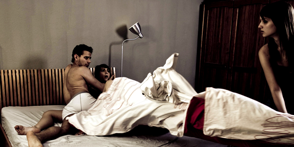 Sevgilisinin yatağında arvadını görüncə...