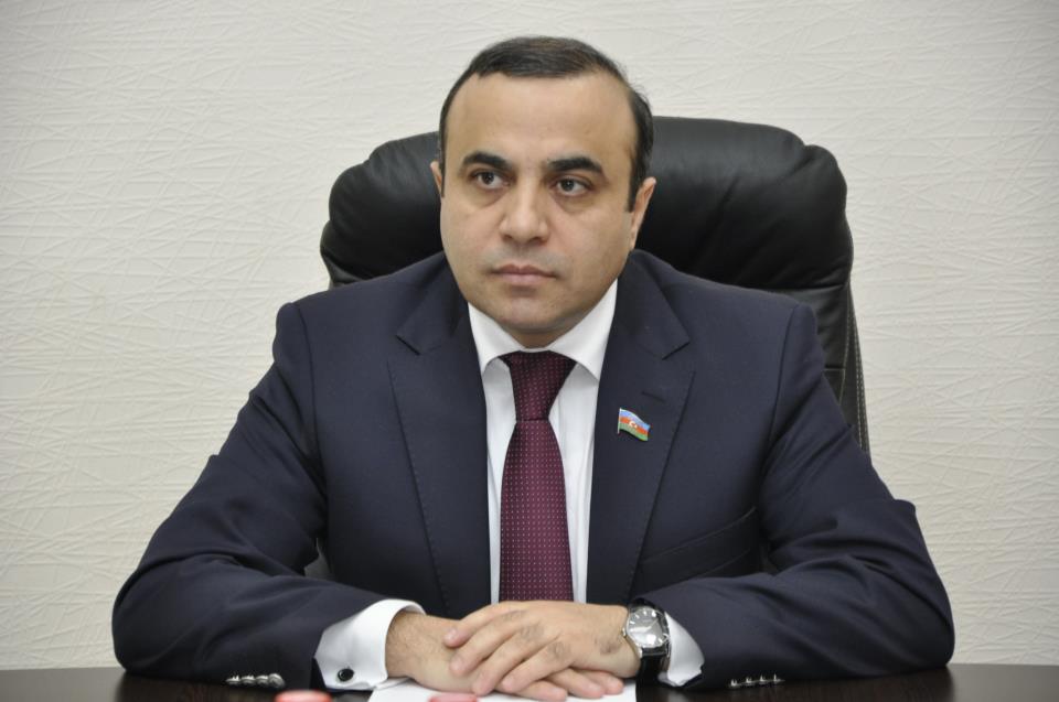 Sarkisyan rejimindən qaçan erməni QHT-çi Azay Quliyevə pənah gətirdi