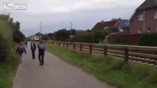 Qatar sərnişin avtobusu ilə toqquşdu