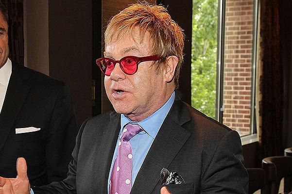 Putinlə Elton Conun telefon danışığının oyun olduğu üzə çıxıb