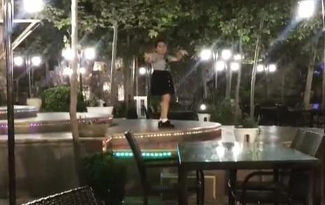 Rəqsanənin qızı belə rəqs etdi