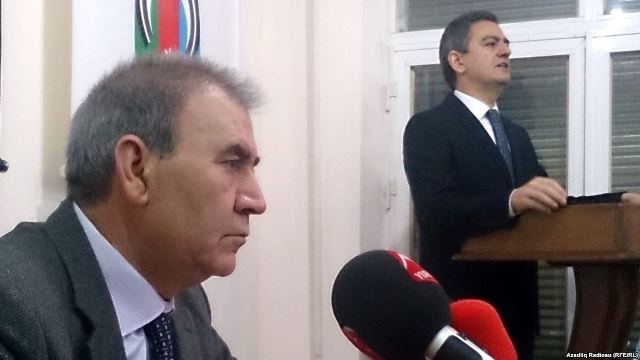 Cəmil Həsənli və Əli Kərimli gülünc durumda