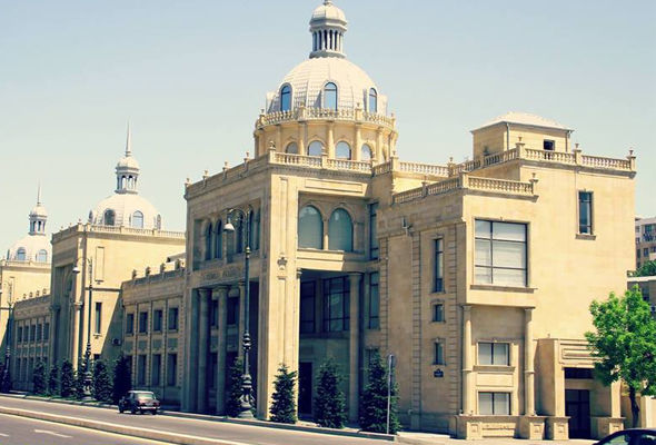 Bakıda işsiz qalan qadın özünü yandırmaq istədi