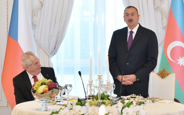 İlham Əliyev onun şərəfinə ziyafət verdi -
